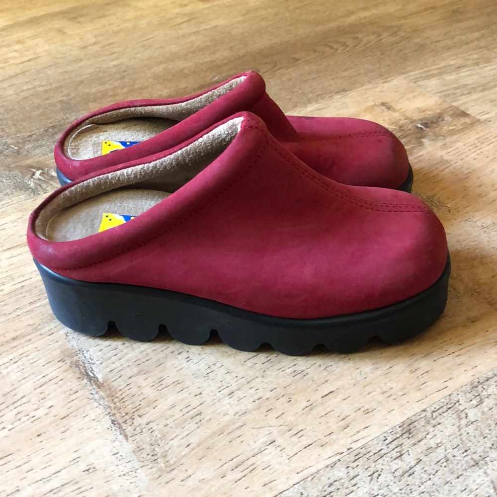 Brakkies red suede clog size 9.5